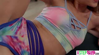 خطوة صغيرة شقيقة لها ضيق صديق كان stepbro على غير متوقعة بونر لهم