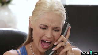 Дикий секс з грудастою мачухою та її звірячою пасинкою