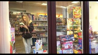 Kučko obožava pušenje mnogo