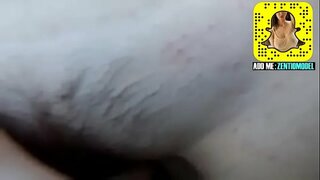 Super Hot Teen Grije Svoju Mladu Pussy