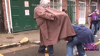 ˜�거운 섹시한중년여성 거리를 명중에 대한 구슬로에서 뉴올리언스